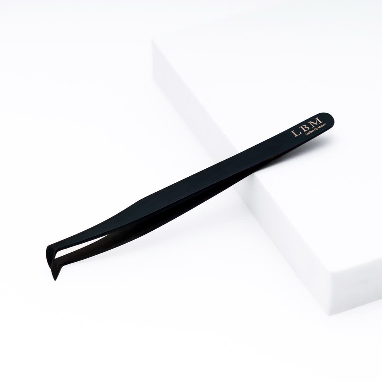 Black tweezers with 'LBM' branding on a white background