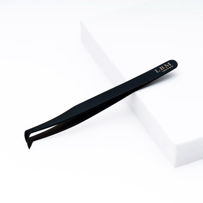 Black tweezers with 'LBM' branding on a white background